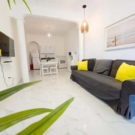 Sunny Guest House Near Beach & Restaurants